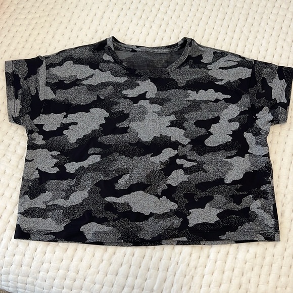 LULULEMON Cates SS Training Tee in Heritage Speckle Camo Jacquard Black Rhino - Picture 2 of 3